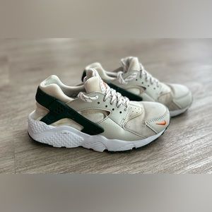 Nike Huarache Running Shoes Size 4 Youth